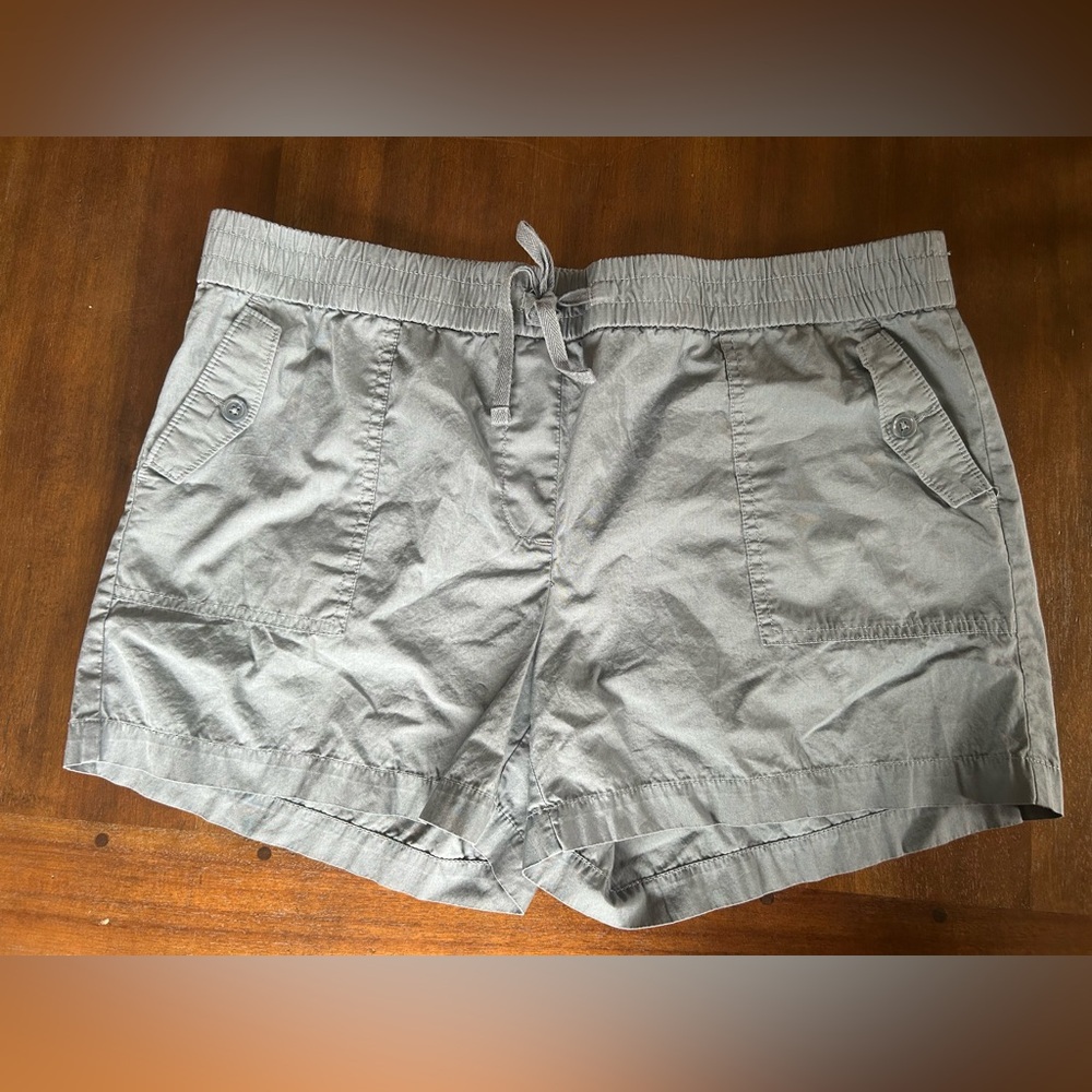 LOFT Grey Elastic-Waist Casual Shorts
Large